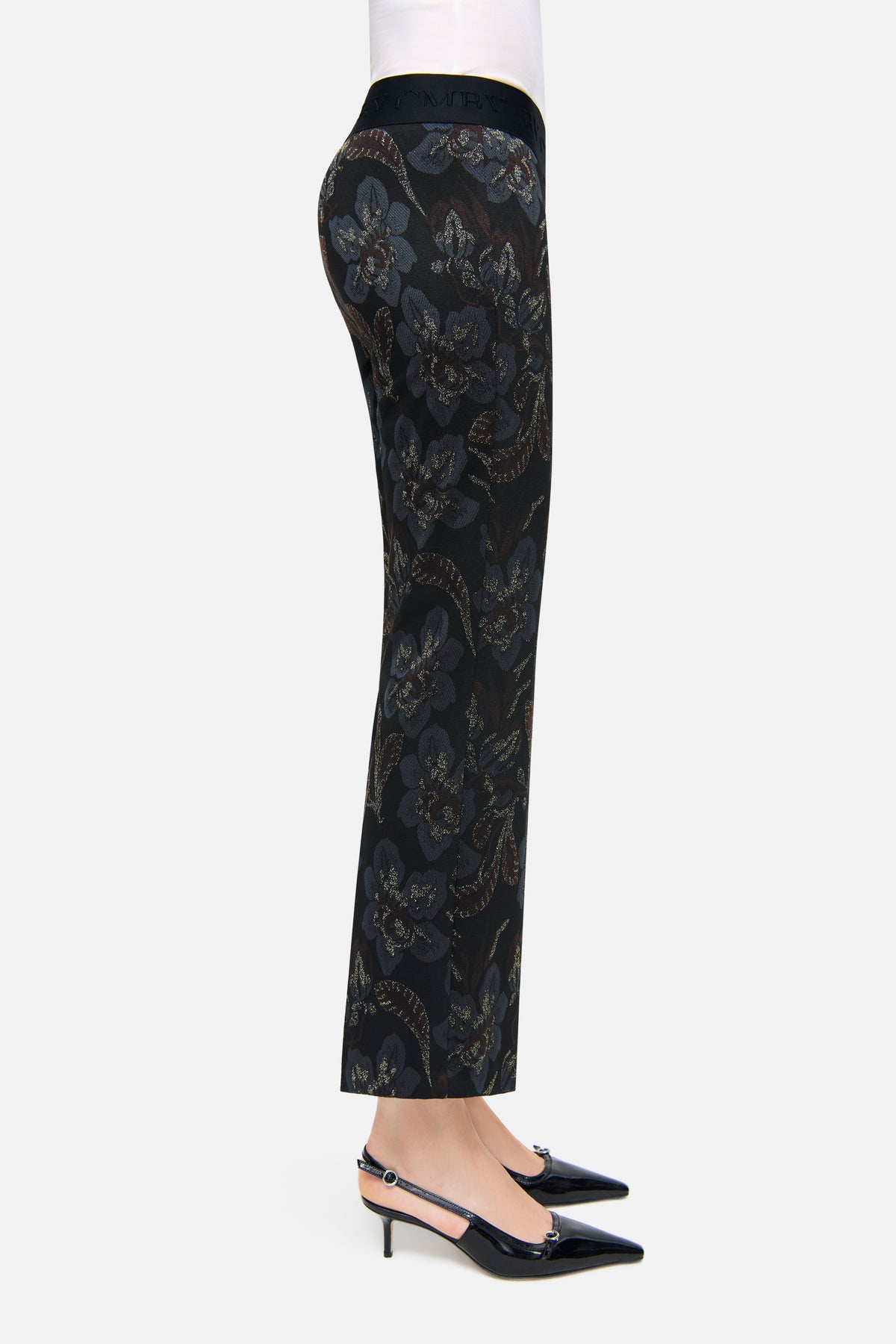Schwarze Flared-Hose aus Flower Lurex Jersey Jacquard, mit gedeckten Blau- und Brauntönen, goldenen Akzenten, Materialmix.