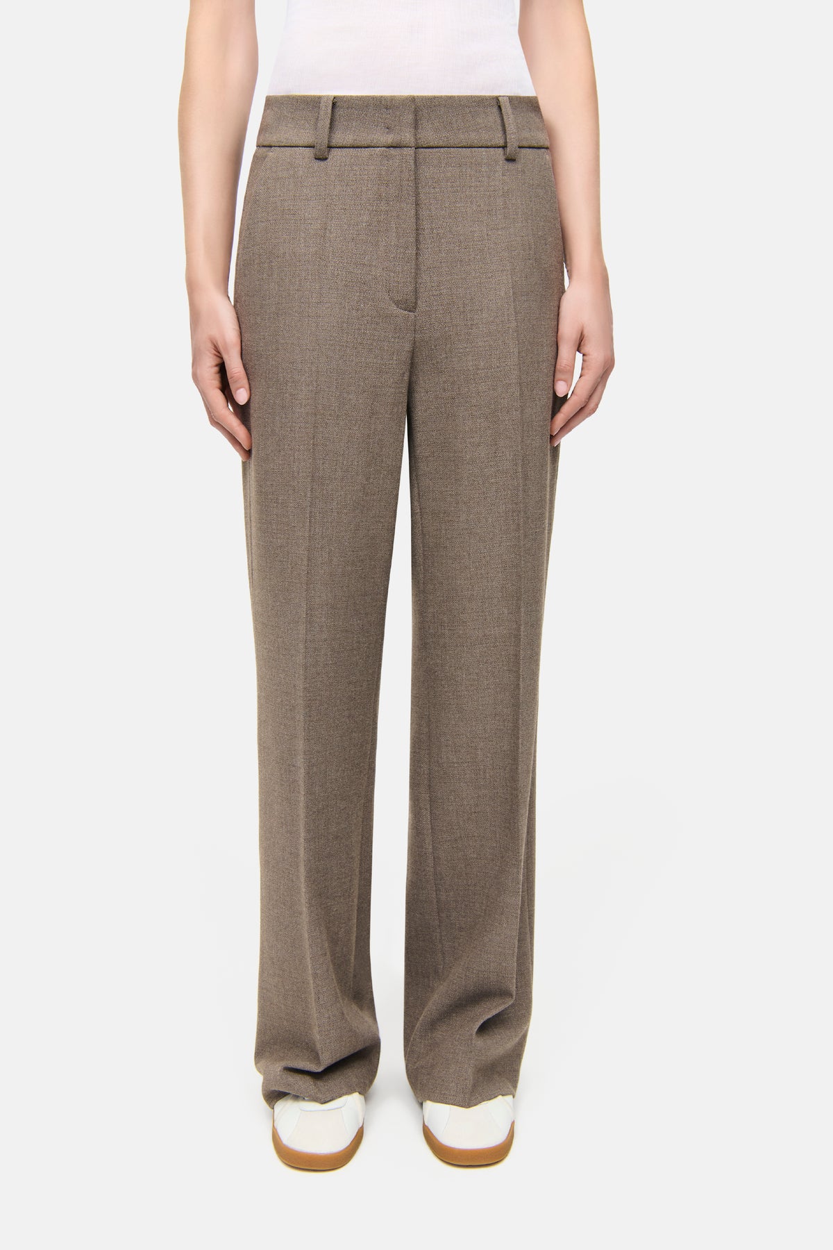 Beige weite Hose vom Typ Wide Leg aus Polyester, Viskose, Wolle und Elasthan, im Büro getragen.