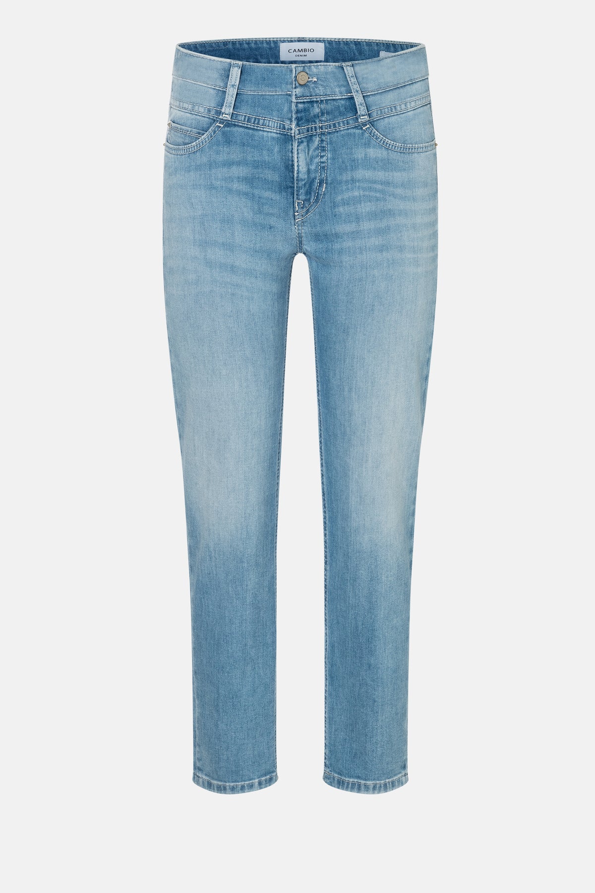 Blaue Slim-Fit-Jeans aus 94% Baumwolle, 4% Elastomultiester T400, 2% Elasthan; verkürztes Design ohne sichtbare Personen.