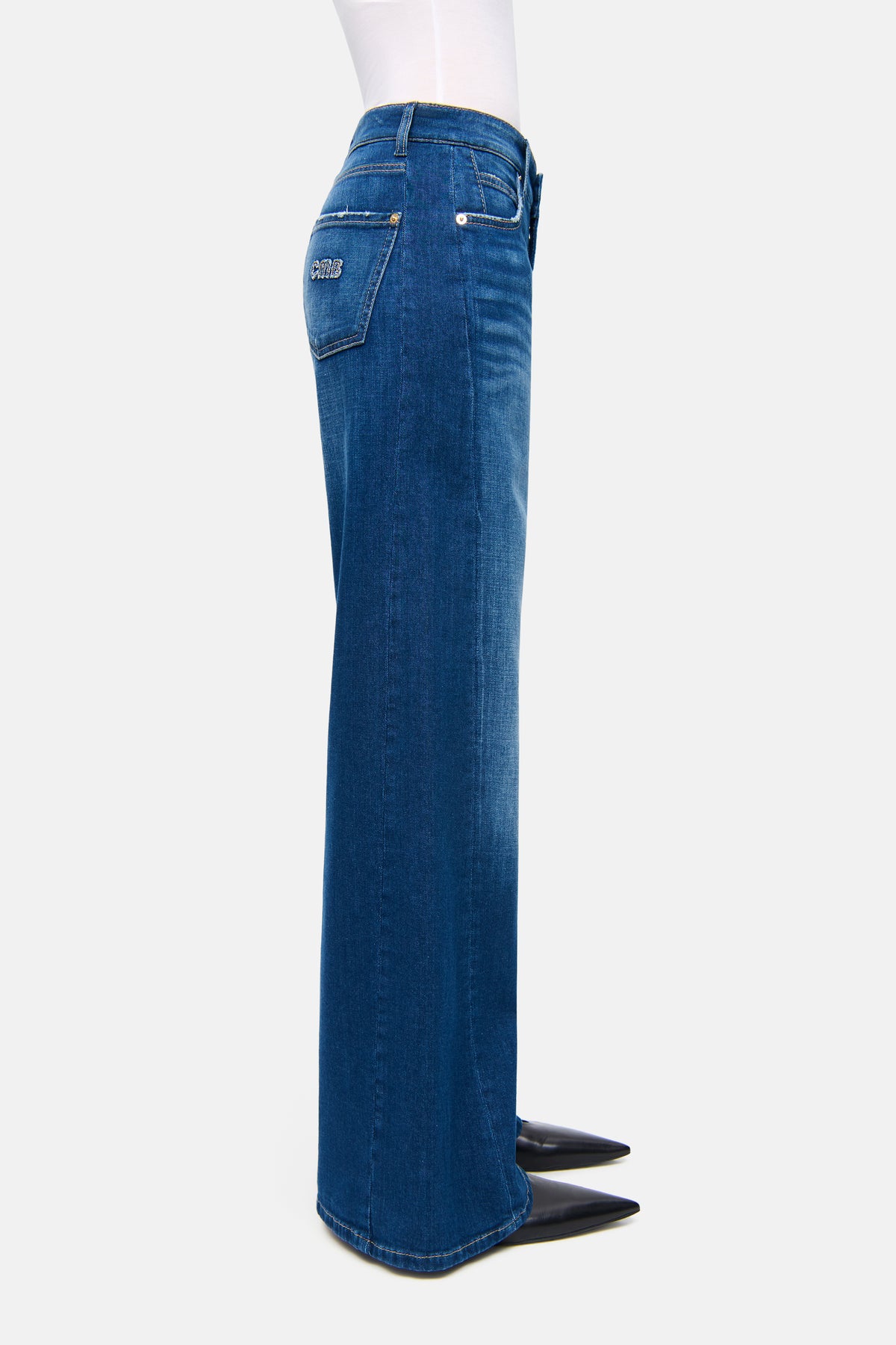Blaue Palazzo-Jeans aus 92% Baumwolle, 6% Elastomultiester T400 und 2% Elasthan. Seitlicher Einsatz, 5-Pocket-Design.